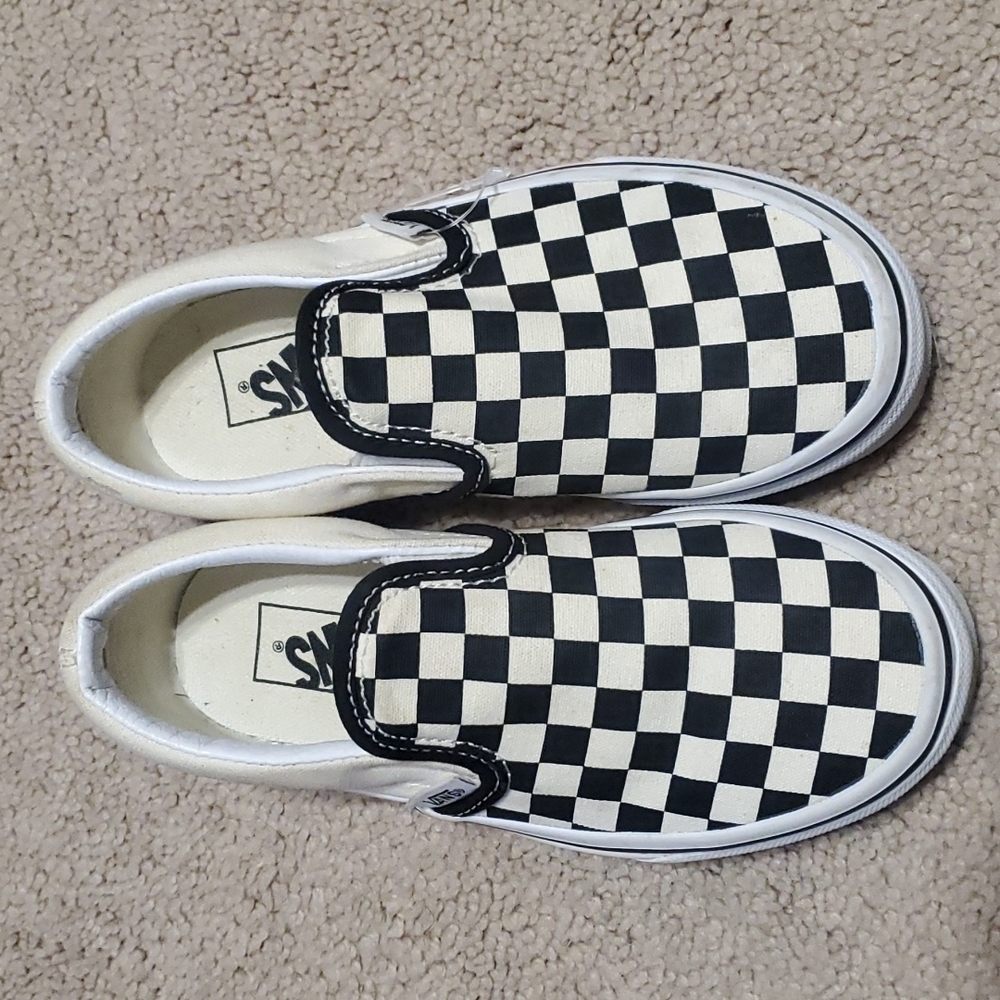 Size 12.5 vanz fairly new worn a few times, very comfy